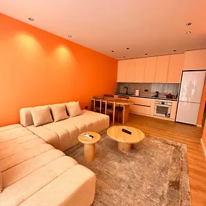 Aia & Apartamento Tirana